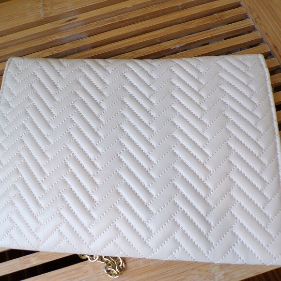 Mossimo Faux Leather Quilted Clutch with Removable Chain - Picture 5 of 9